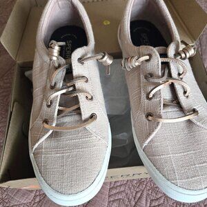 Womens Pierwave Sneakers - Size 9